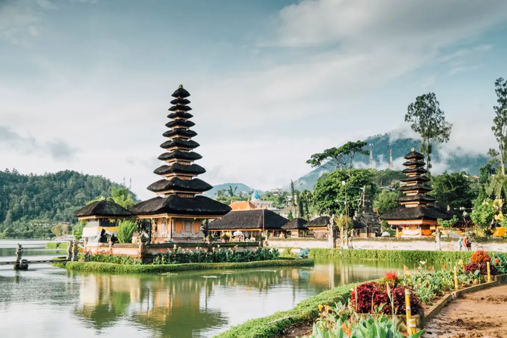 Boat transfer service in Indonesia with hotel pickup